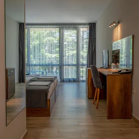 Queen Nelly Park Hotel