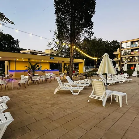 Queen Nelly Park Hotel