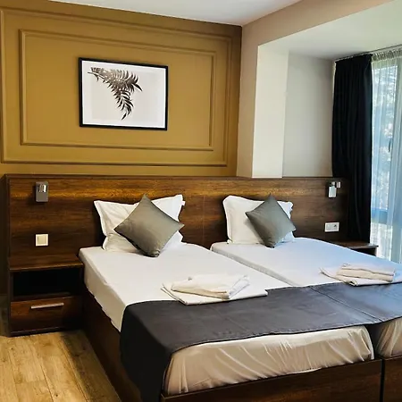 Queen Nelly Park Kiten (Burgas)