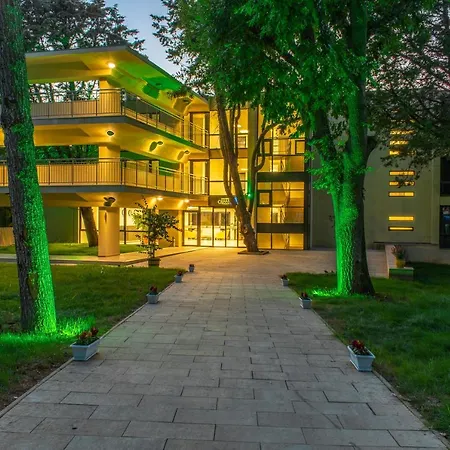 Queen Nelly Park Hotel 4*