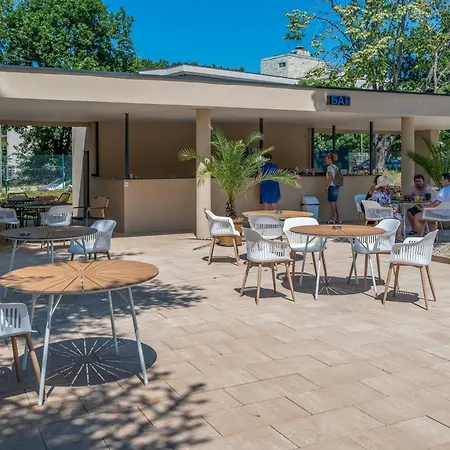 Queen Nelly Park Hotel