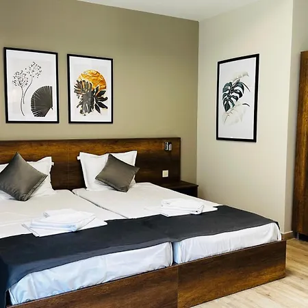 Hotel Queen Nelly Park 4*