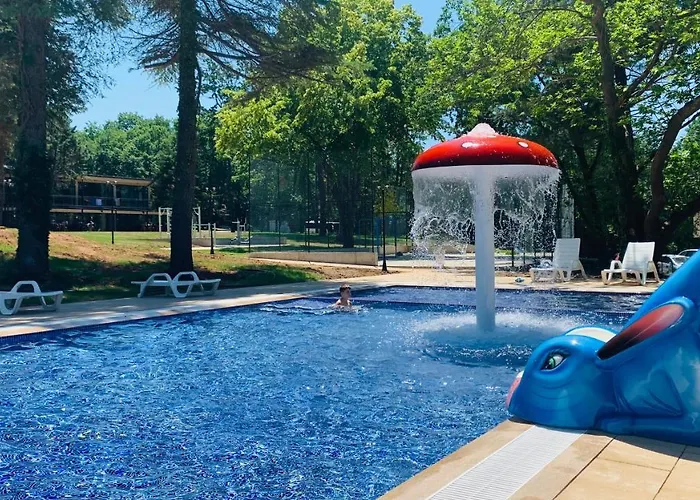 Queen Nelly Park فندق