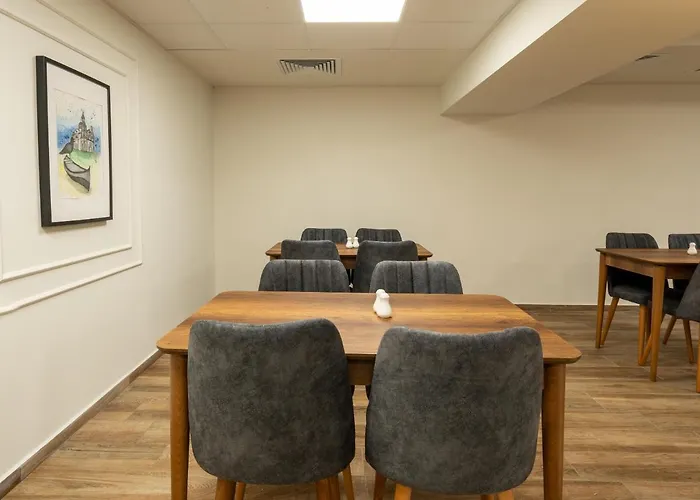 Queen Nelly Park فندق كيتن