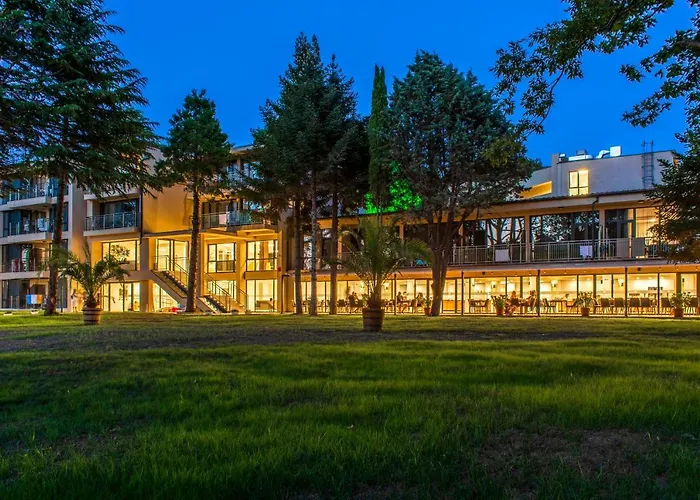 Queen Nelly Park فندق كيتن