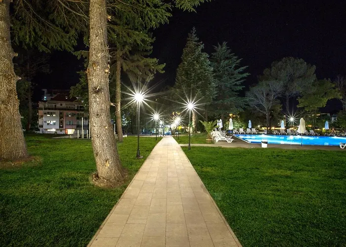 Queen Nelly Park فندق