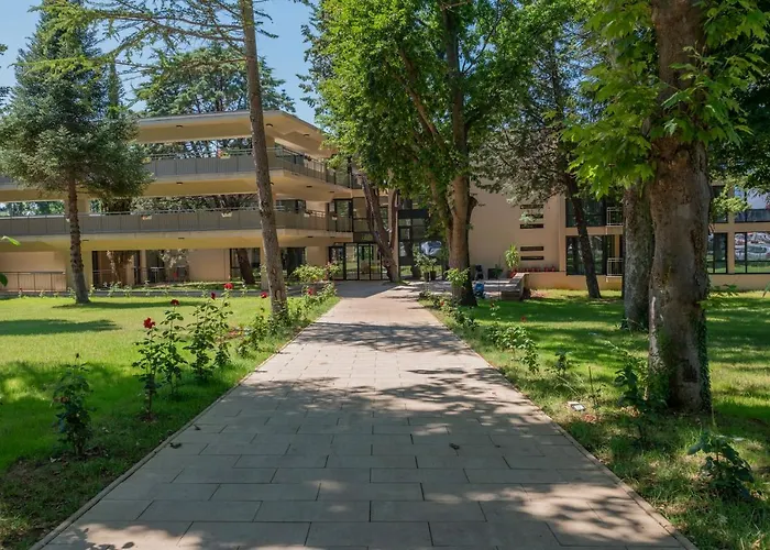 فندق Queen Nelly Park 4*