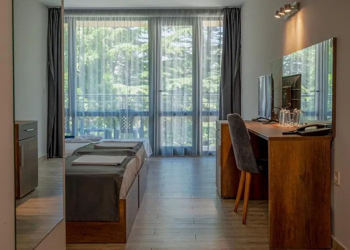 Queen Nelly Park Hotel