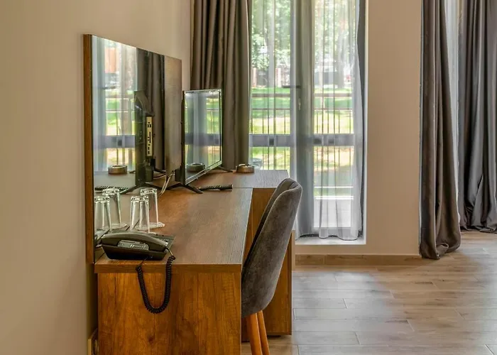 Queen Nelly Park Hotel 4*