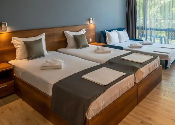 Queen Nelly Park فندق كيتن