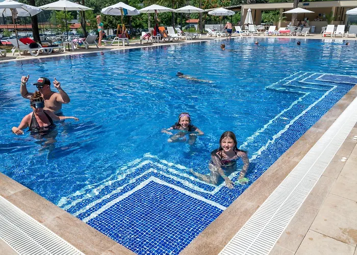 Hotel Queen Nelly Park 4*