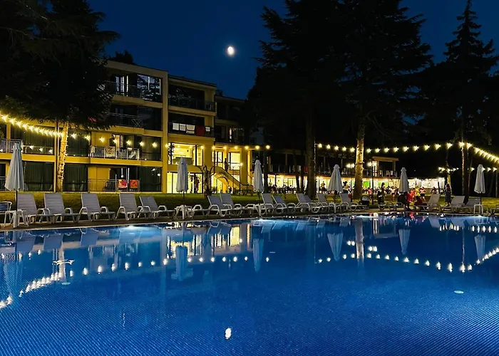 Queen Nelly Park فندق كيتن