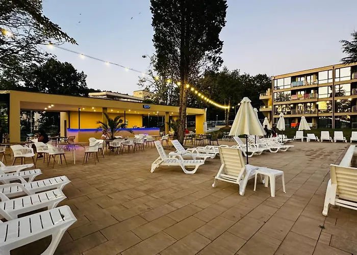 Queen Nelly Park فندق