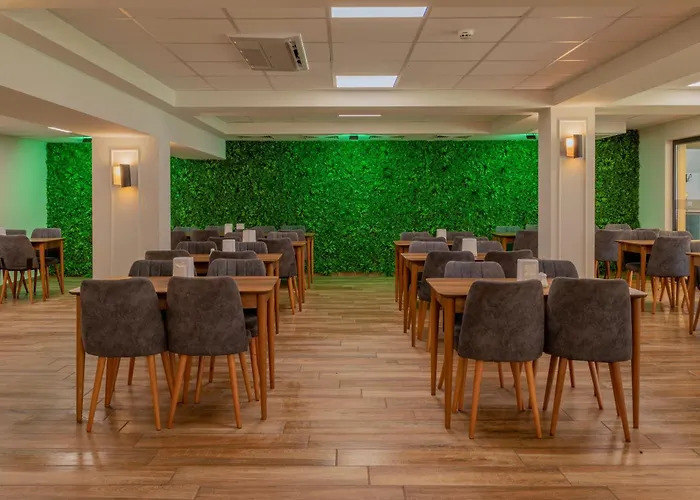 فندق Queen Nelly Park كيتن