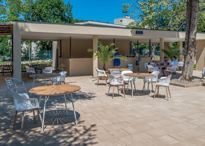 Queen Nelly Park فندق