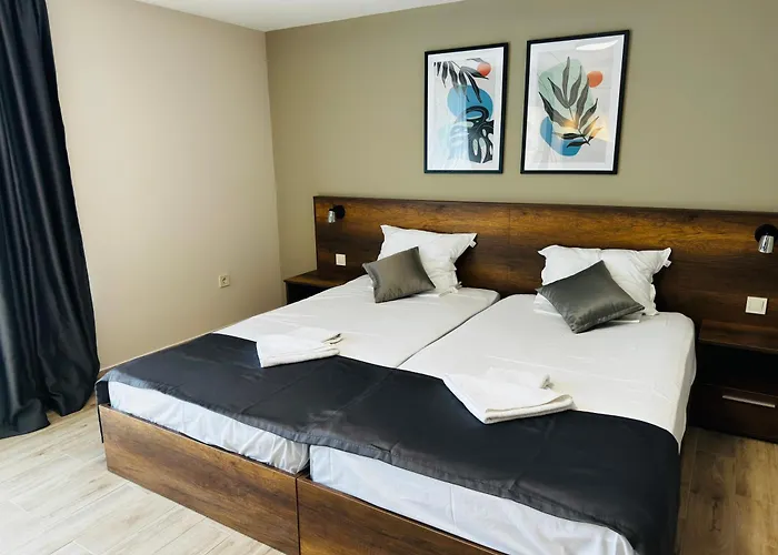 Queen Nelly Park فندق