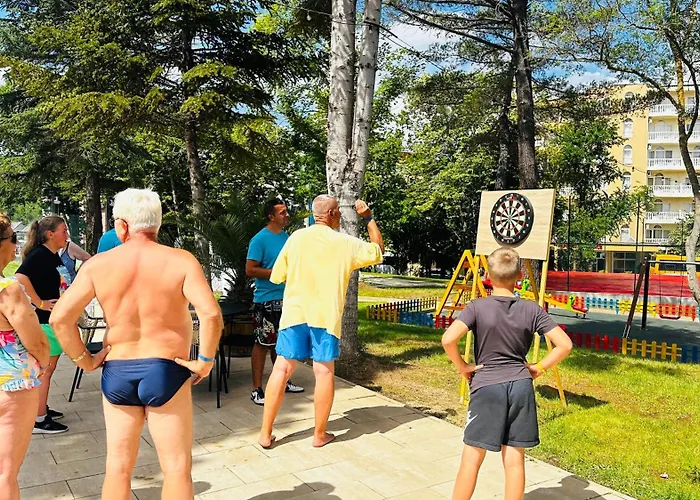 Queen Nelly Park كيتن