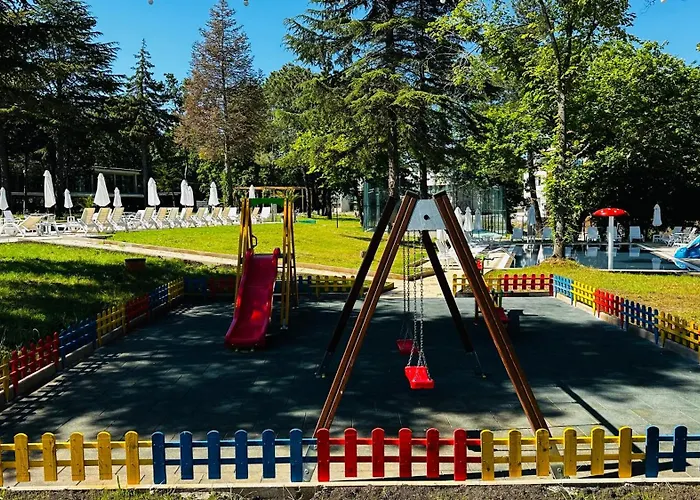 Queen Nelly Park فندق كيتن