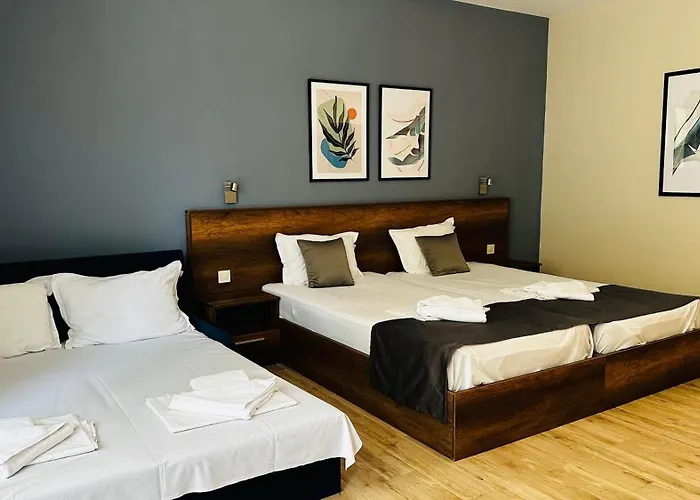 Queen Nelly Park فندق 4*