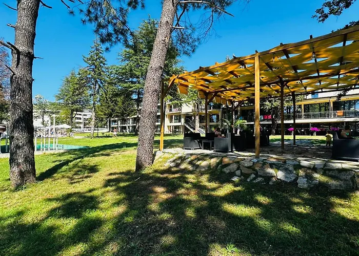 Hotel Queen Nelly Park